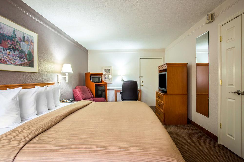Quality Inn & Suites Airport Charlotte Eksteriør bilde