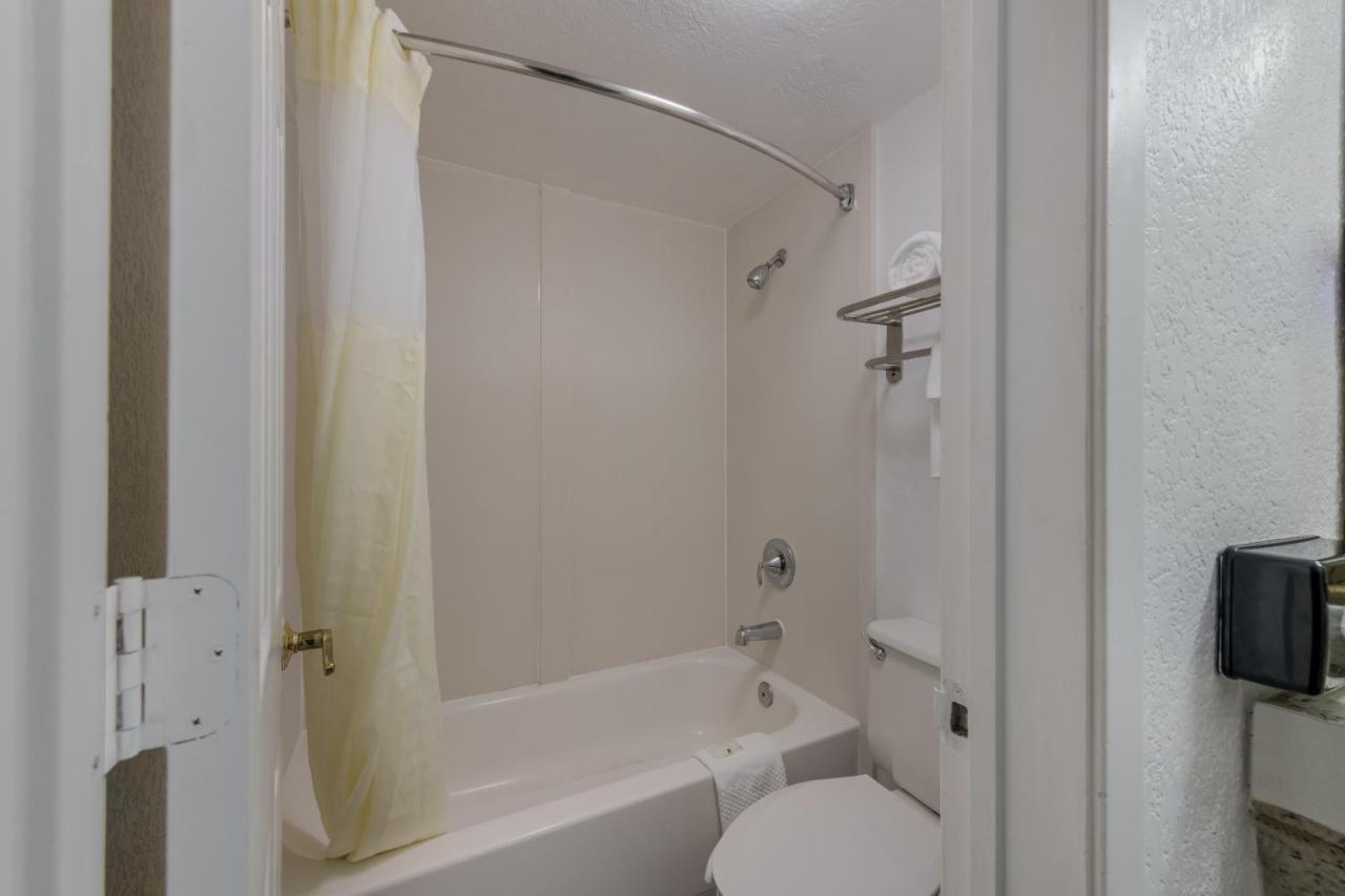 Quality Inn & Suites Airport Charlotte Eksteriør bilde