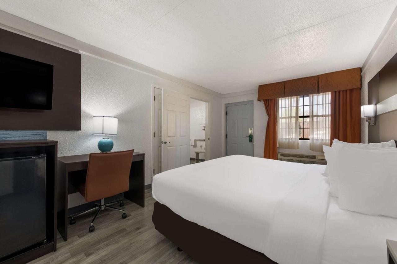 Quality Inn & Suites Airport Charlotte Eksteriør bilde